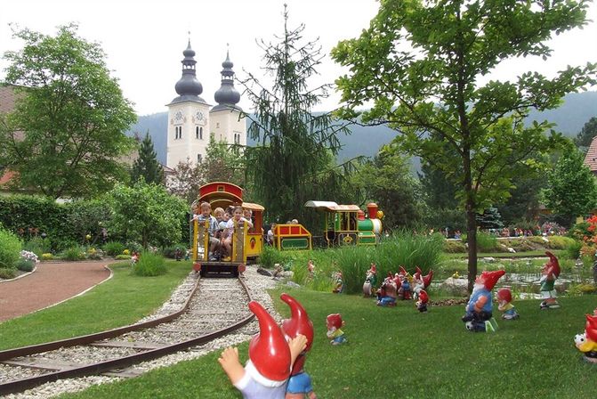 Kinder im Zwergenpark Glödnitz